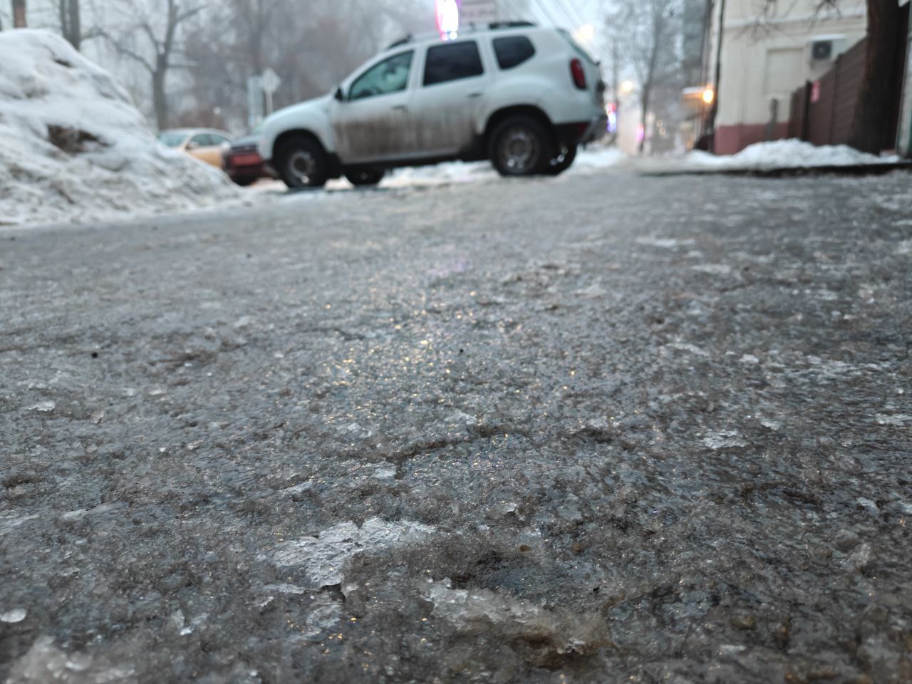МЧС предупреждает курян о гололедице