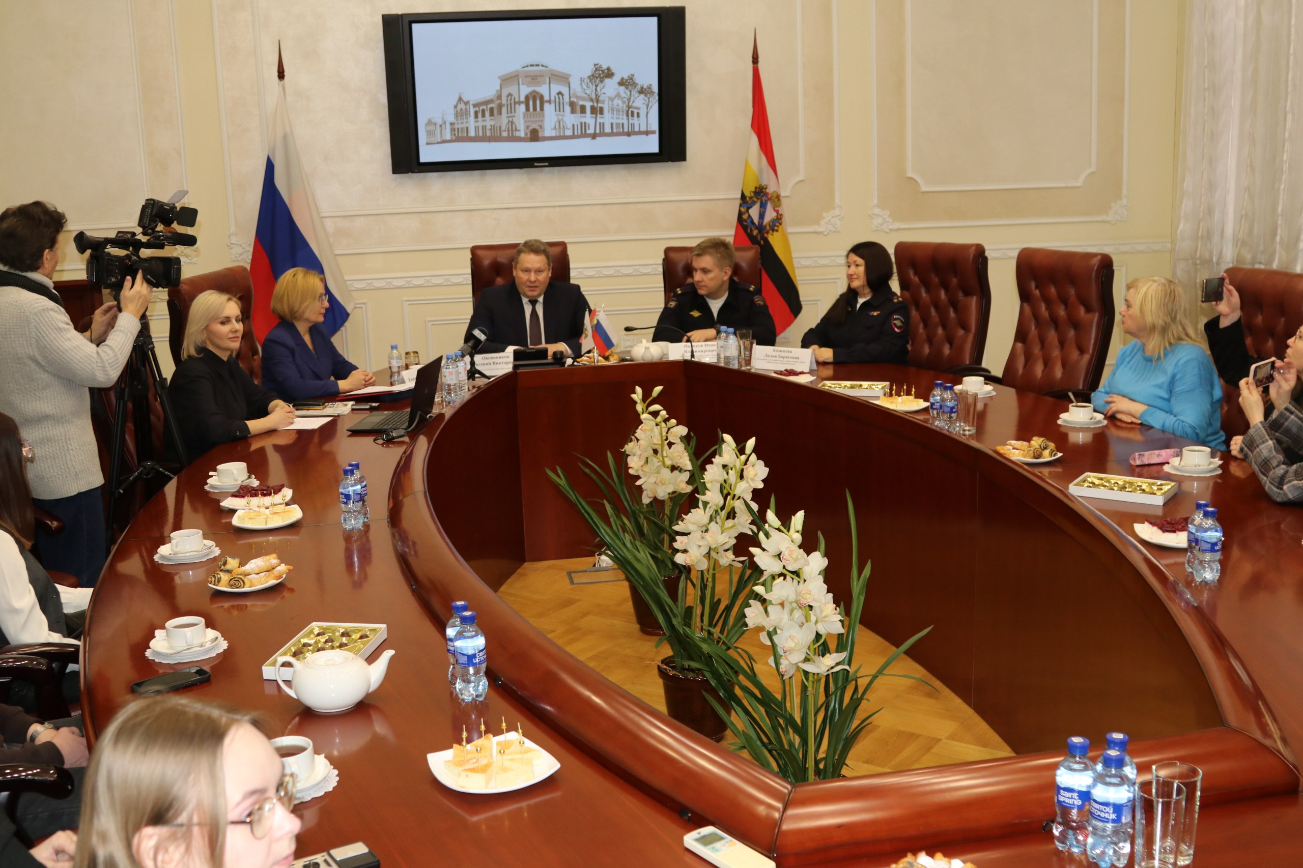 В Курске полицейские и представители банка на пресс-конференции рассказали о правилах защиты от киберпреступлений