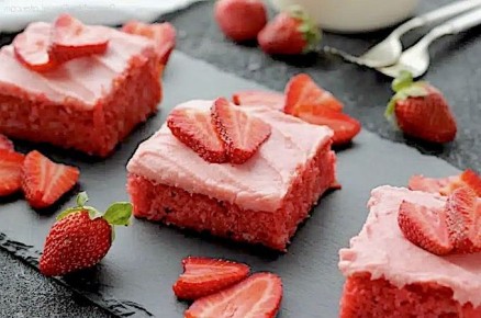 Розовый клубничный торт: идеальный десерт ко дню всех влюбленных