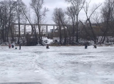 Лед становится все тоньше. Спасатели напоминают
