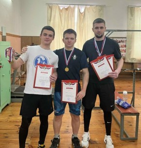 В Курске прошли межвузовские соревнования по гиревому спорту, в которых проявили себя Конышевские спортсмены