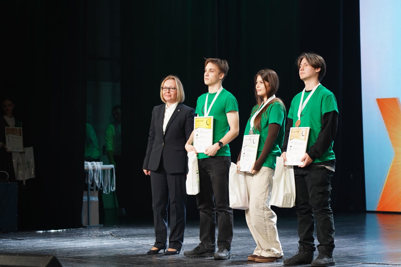 В областном Дворце молодежи состоялась торжественная церемония закрытия регионального этапа Всероссийского чемпионатного движения «Профессионалы 2026», которое реализуется при поддержке национального проекта «Молодежь и дети»