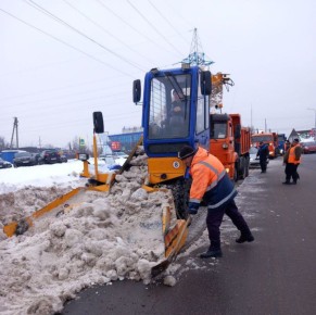В Курске чистят дороги 68 единиц техники и 74 человека