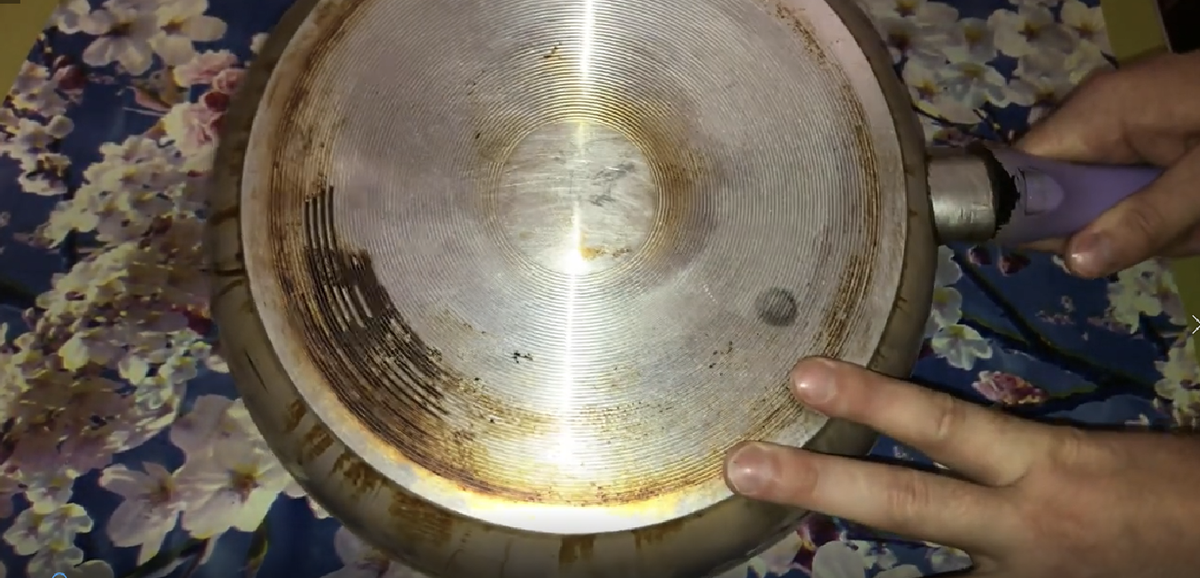 Эффективный метод очистки посуды: как освободить сковороду от нагара