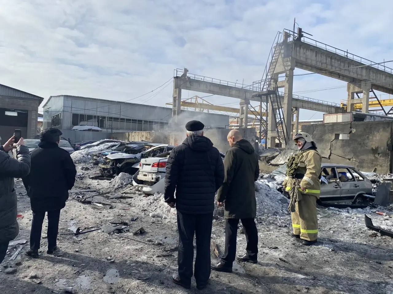 Кадры последствий атаки БПЛА на автосервис опубликовал глава Курска