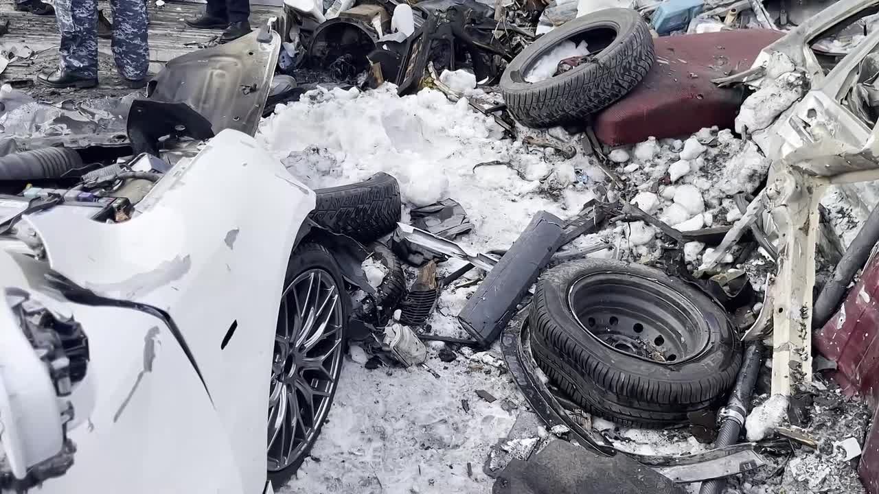 Новые кадры с места удара украинского БПЛА по курскому автосервису