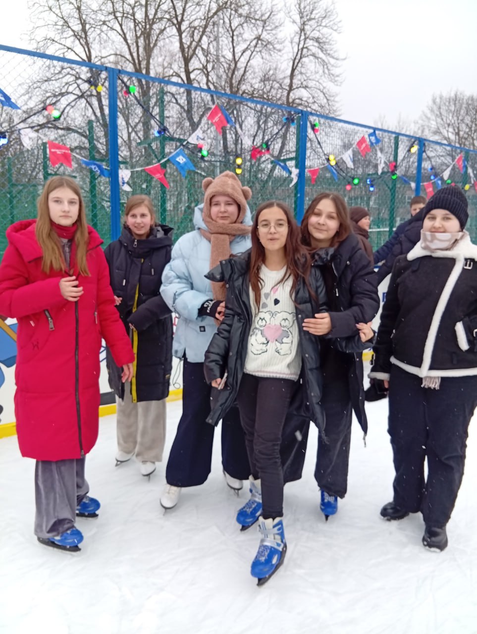 Геннадий Енютин: В рамках зимнего фестиваля «Губернаторские ёлки - 2026» учащиеся школ района 25 февраля побывали на катке в г. Курске. Организатором мероприятия являлось министерство физической культуры и спорта Курской...