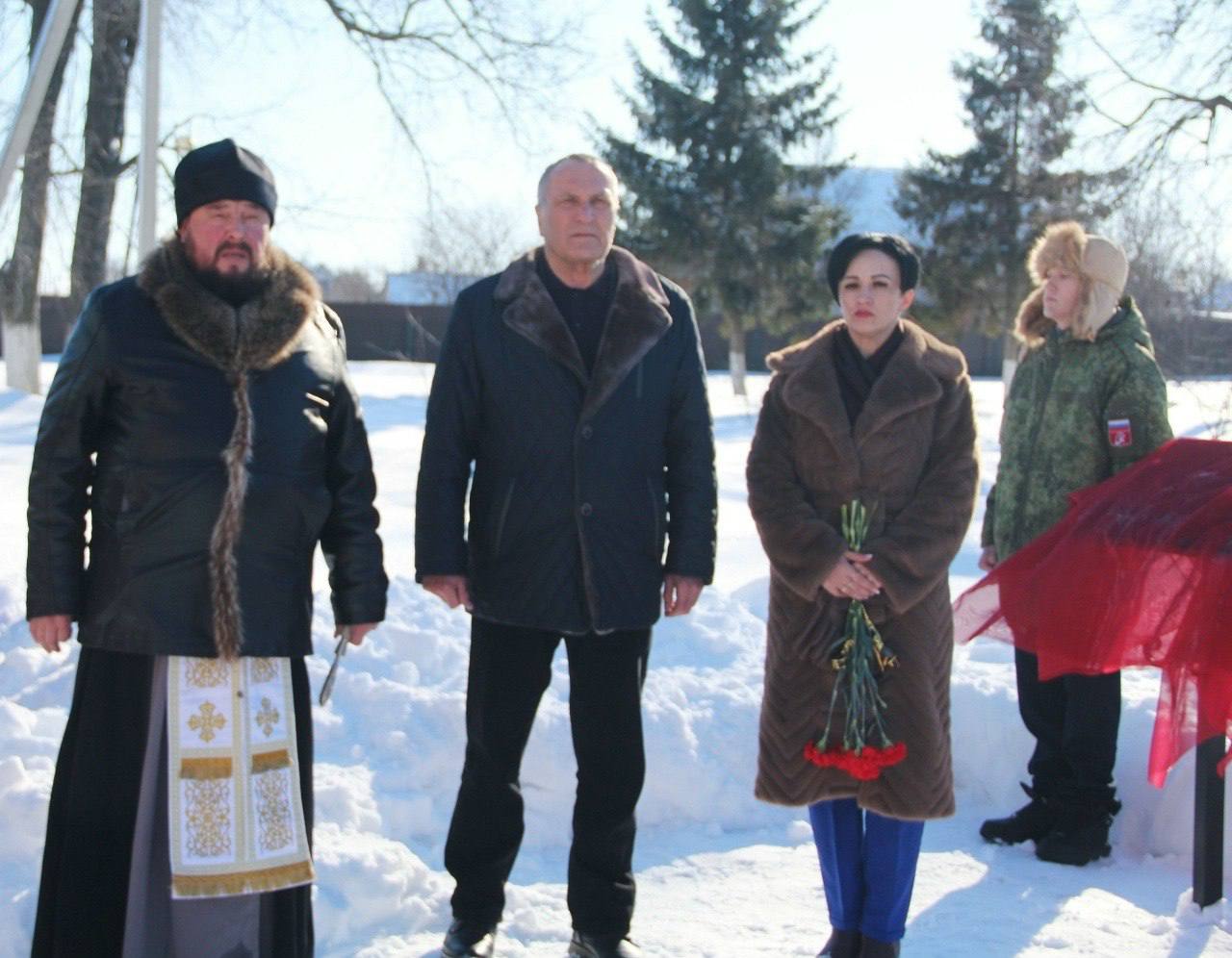 В Черемисиновской школе открыли мемориальные доски трем погибшим при исполнении воинского долга в зоне специальной военной операции выпускникам – Вадиму Крюкову, Юрию Матвееву и Сергею Хмелевскому