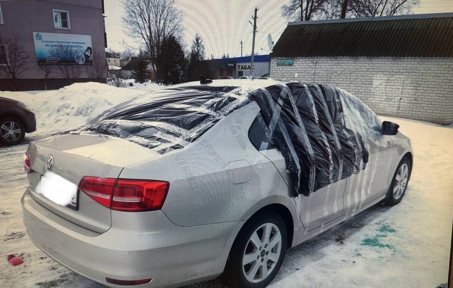 Буйный курянин с топором разбил 10 автомобилей и окна в домах