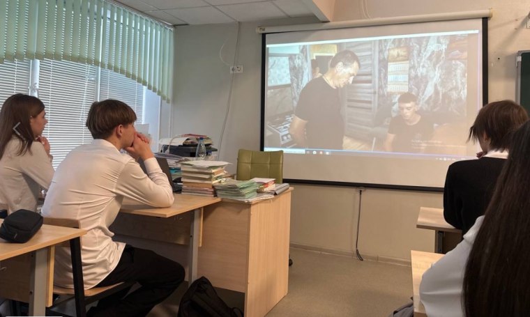 Что такое предательство? Кто толкает граждан нашей страны на совершение преступления против своих же? На эти и многие другие вопросы дает ответ документальный фильм А.Медведева «Предательство», который посмотрели обучающиеся...