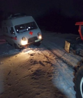 В Курской области вытаскивали из сугробов застрявшую «скорую»