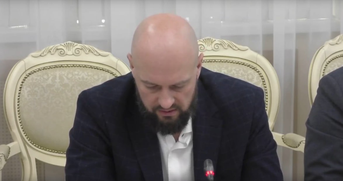 В Курске у подрядчиков нет техники для очистки тротуаров от наледи