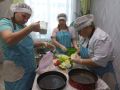 Сегодня кипела работа в кружке «Весёлый повар» в Щигровском доме социального обслуживания», где с особым трепетом и старанием пекли яблочный пирог