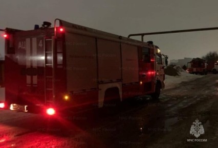 В Курске горит здание