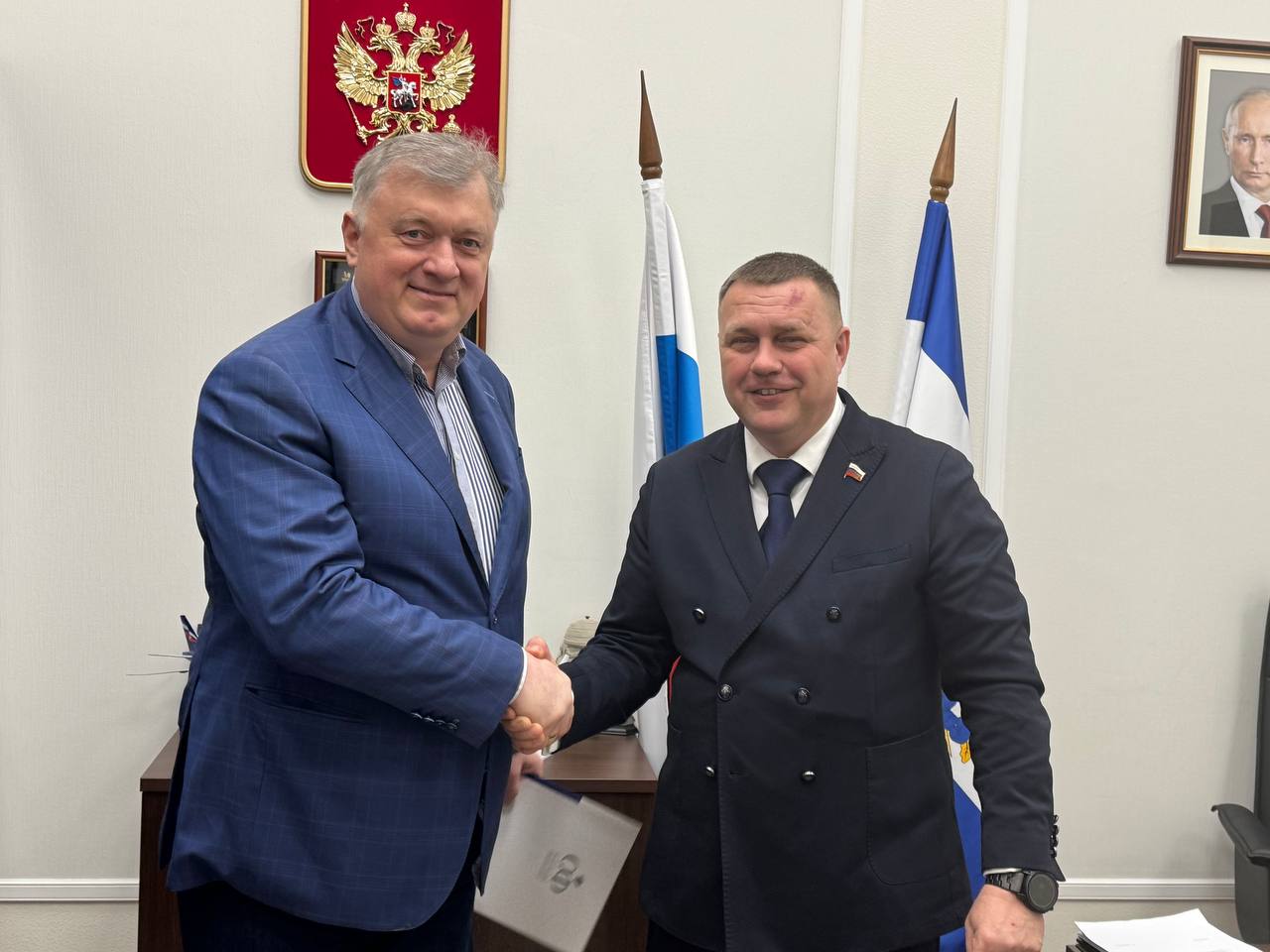 Игорь Кастюкевич: В обеспечении волонтерского лагеря Единой России «Курский рубеж», кроме региональных отделений партии, принимают участие очень много неравнодушных людей, движений, организаций и предприятий. Полезные грузы...