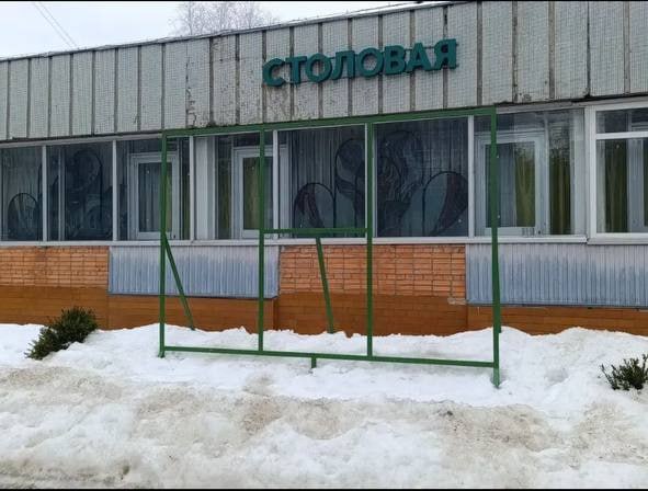 В Курске убрали патриотический баннер с солдатом в форме армии США после огласки