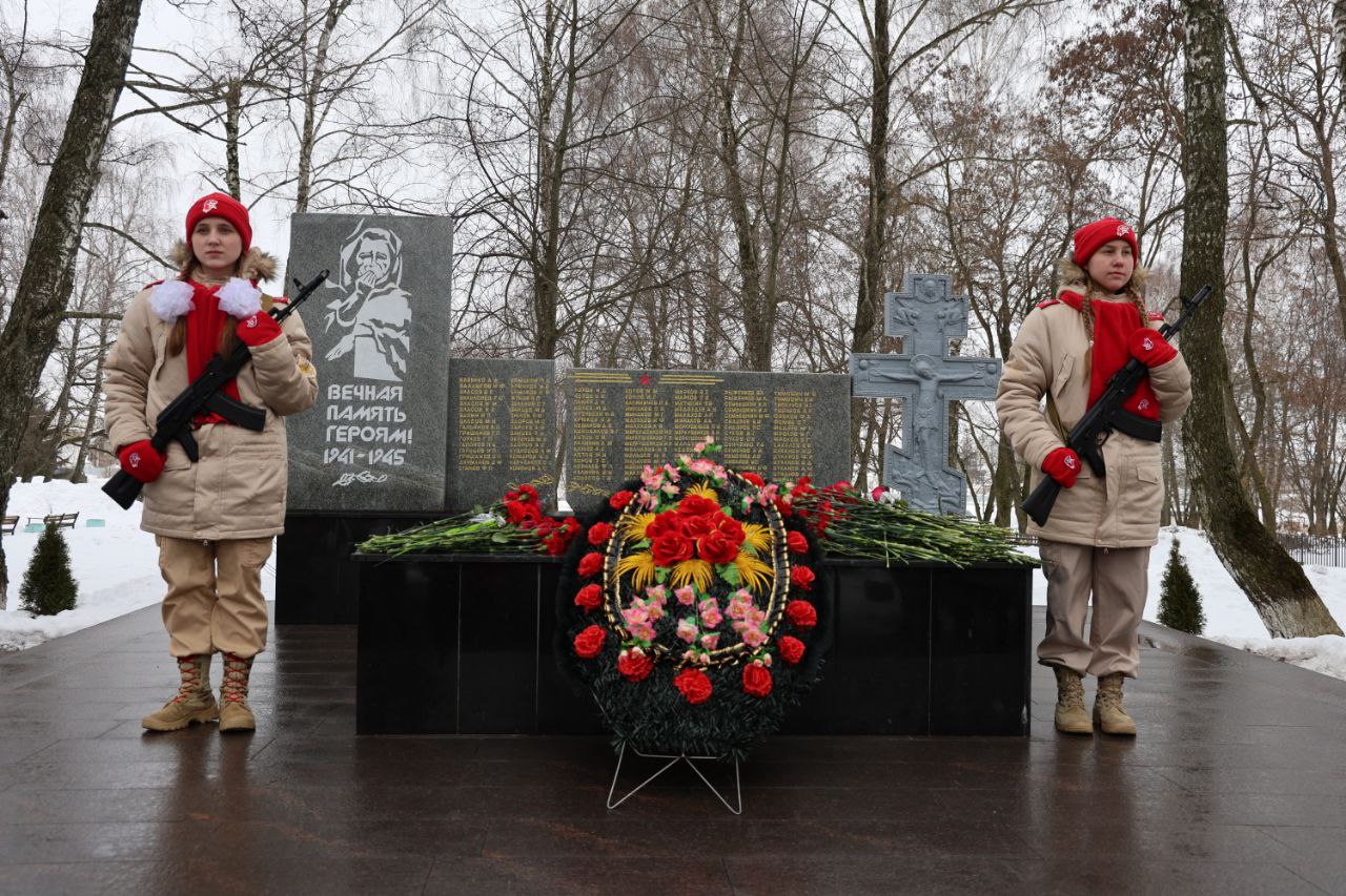 Александр Фролков: На площади перед районным культурно-досуговым центром в деревне Студенок состоялся торжественный митинг, посвященный 83-ой годовщине освобождения Михайловского (ныне Железногорского) района от...