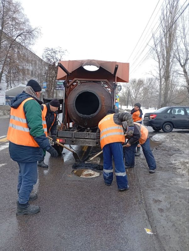 В Курске в течение дня продолжался ямочный ремонт