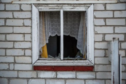 Удар ВСУ повредил остекление и фасад административного здания в Курской области