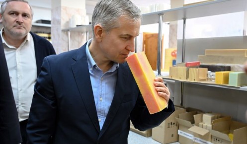 И.о. губернатора ознакомился с производством косметики в Курске