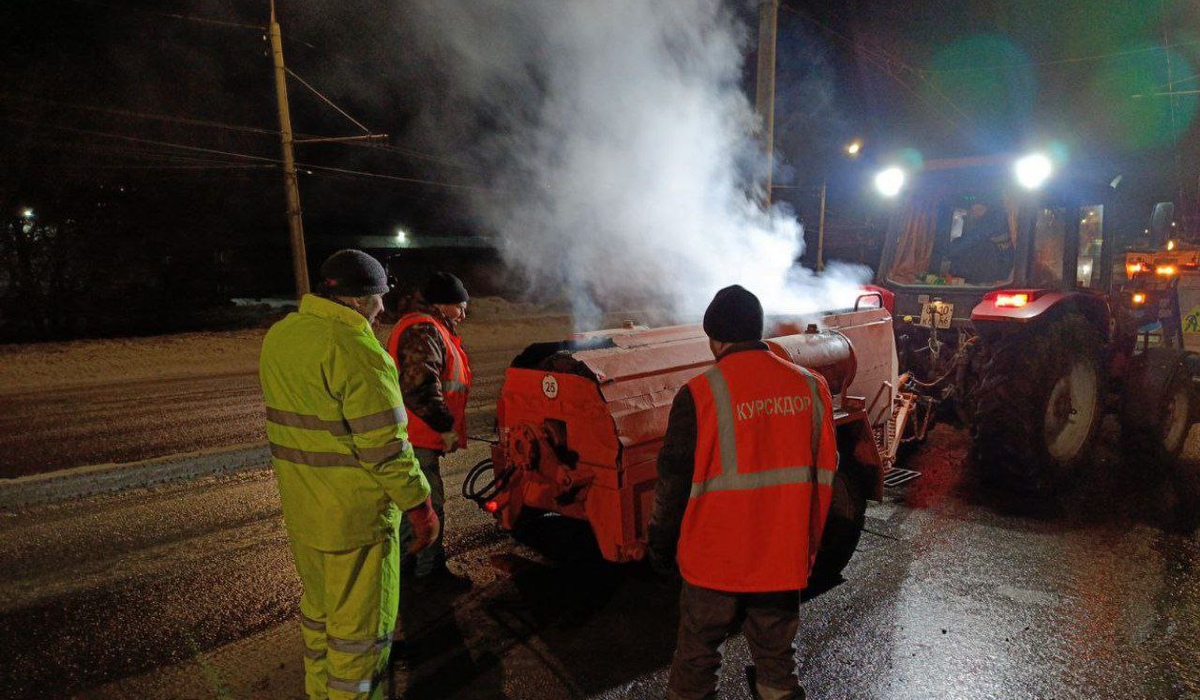 В Курске на 4 участках дорог ночью проводили ямочный ремонт