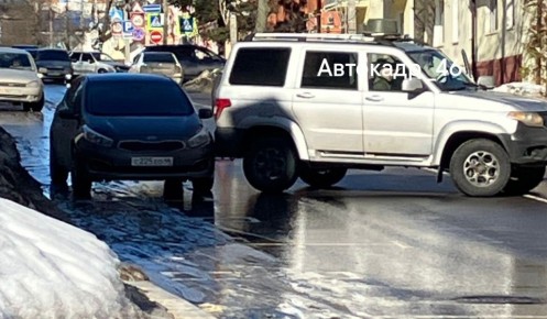 В Курске ДТП около Дома Советов спровоцировало серьезную пробку