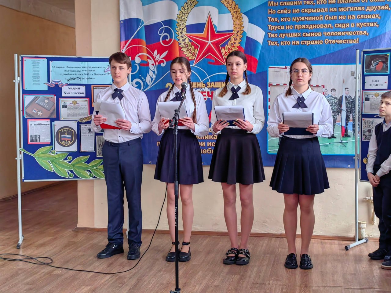 В школе №20 почтили память погибших в Чеченской Республике курянах