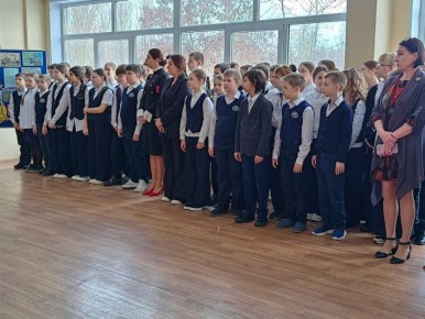 В школе №20 почтили память погибших в Чеченской Республике курянах