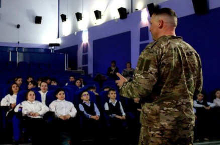 Доброволец разведроты бригады «БАРС-Курск» с позывным «Тайга» встретился с молодежью, чтобы обсудить важную тему: как не стать жертвой или пособником терроризма