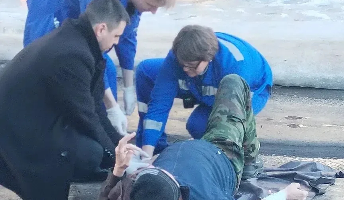 В Курске спасатель оказал помощь мужчине с переломом ноги