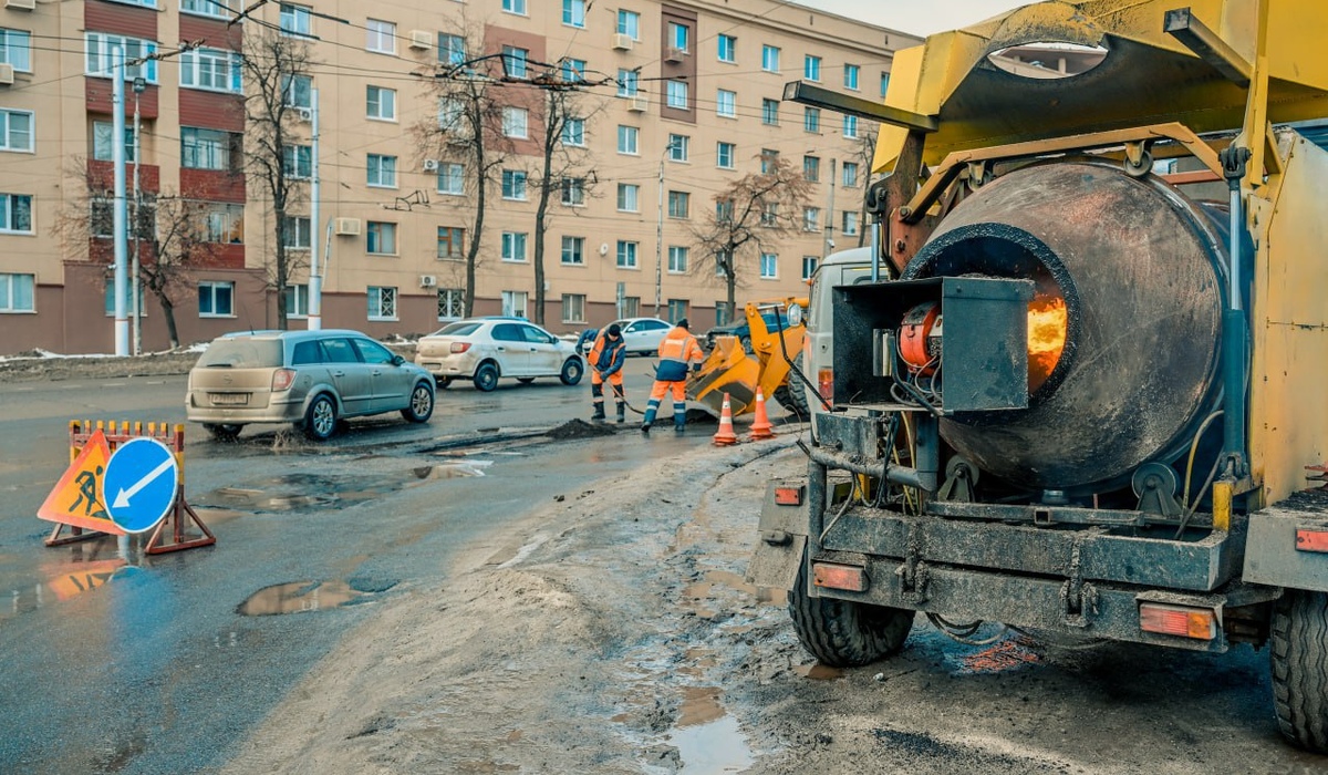 В Курской области 28 бригад устраняют аварийную ямочность на дорогах