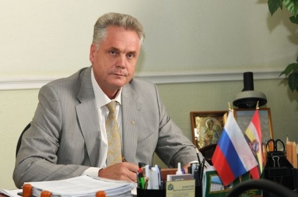 Глава Золотухинского района Кожухов написал заявление об увольнении