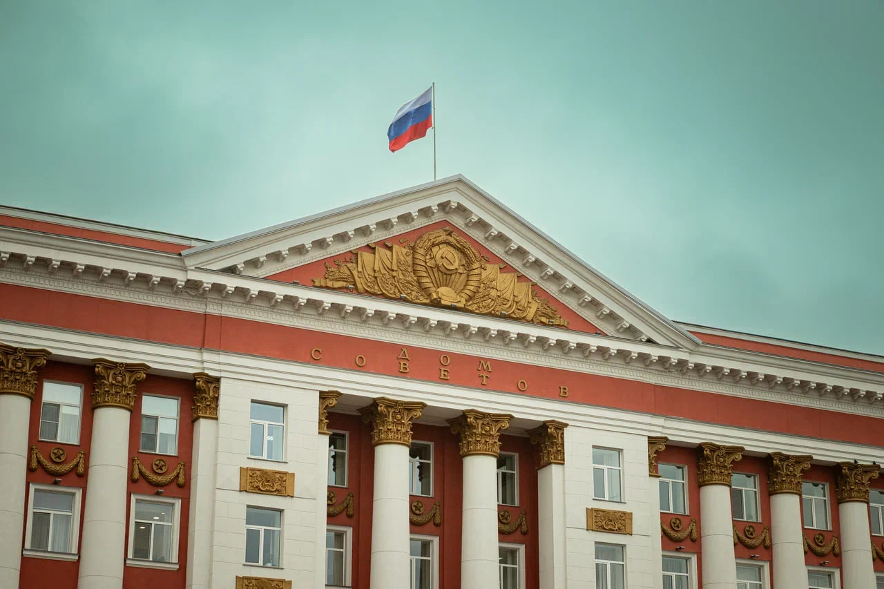 Заседание правительства Курской области началось с минуты молчания в память о погибшем на СВО Николае Ключникове