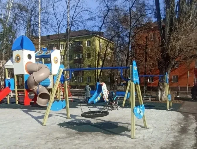 В парке Рокоссовского отремонтировали площадку для юных курян