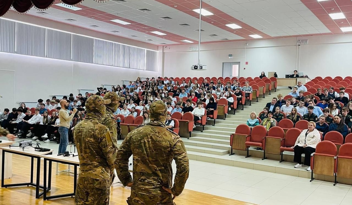 Курские школьники учатся собирать и управлять дронами на уроках ОБЗР