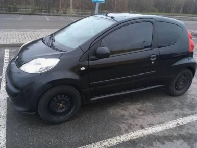 Полицейские ищут иномарку, забытую в Курске 10 лет назад