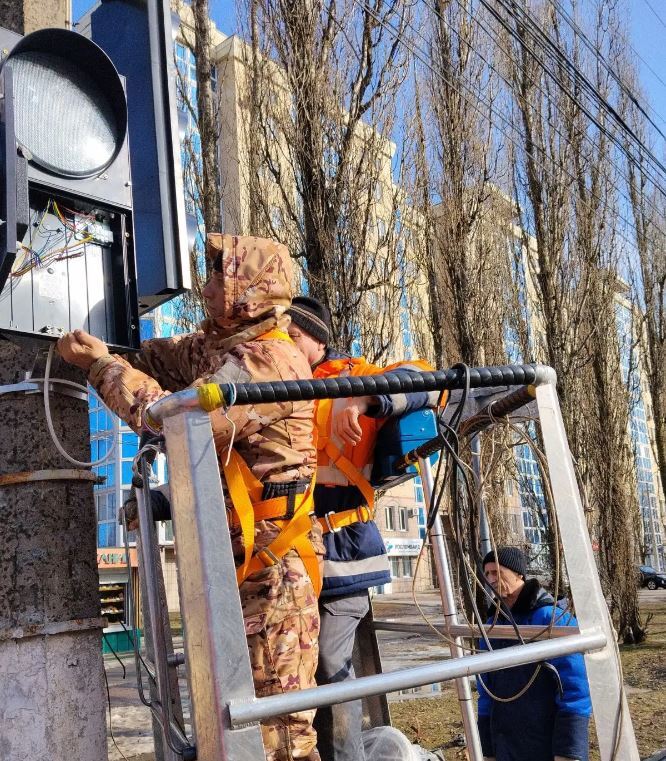 Уважаемые железногорцы!. В воскресенье, 22 марта, электромонтажная служба МКУ «ГКС» будет производить замену контроллера светофорного объекта на перекрестке улиц Димитрова - Ленина и переподключение светофоров