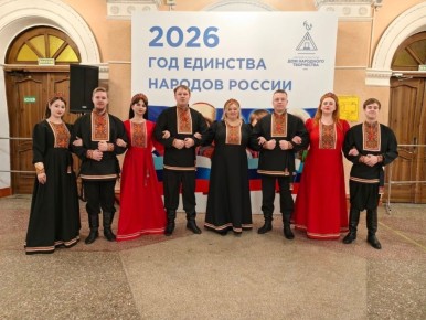 Фолк-группа «Денница» под руководством Светланы Фурчевой выступила на открытии первой гончарной школы в Курске! В областном Дворце культуры им. В.Н. Винокура стартовал проект «Культура приграничья», в основу которого легло...