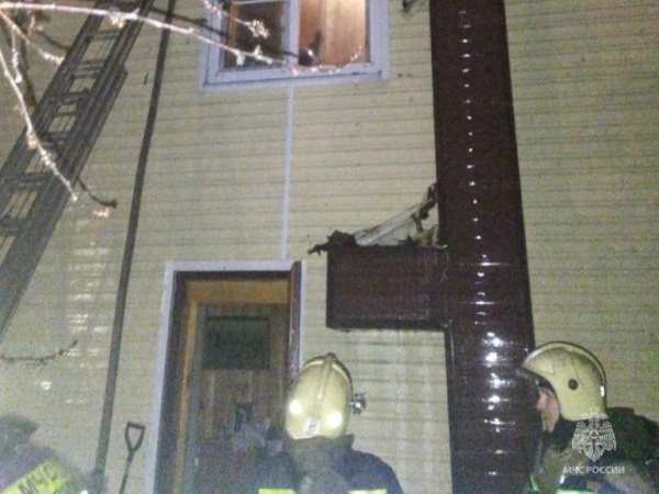 В Курске горела 2-этажная баня