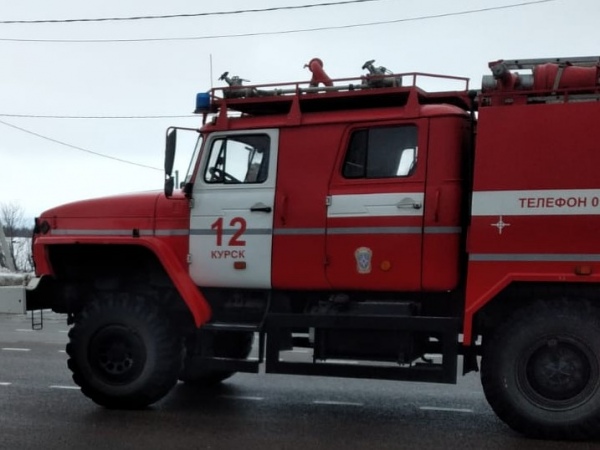 В Курске потушили горящий дом после атаки БПЛА