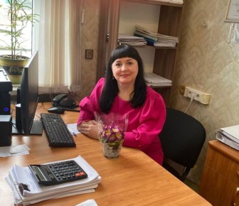 Сегодня свой День рождения отмечает главный специалист-эксперт КНД и защите их прав Администрации Фатежского района Светлана Тишкова