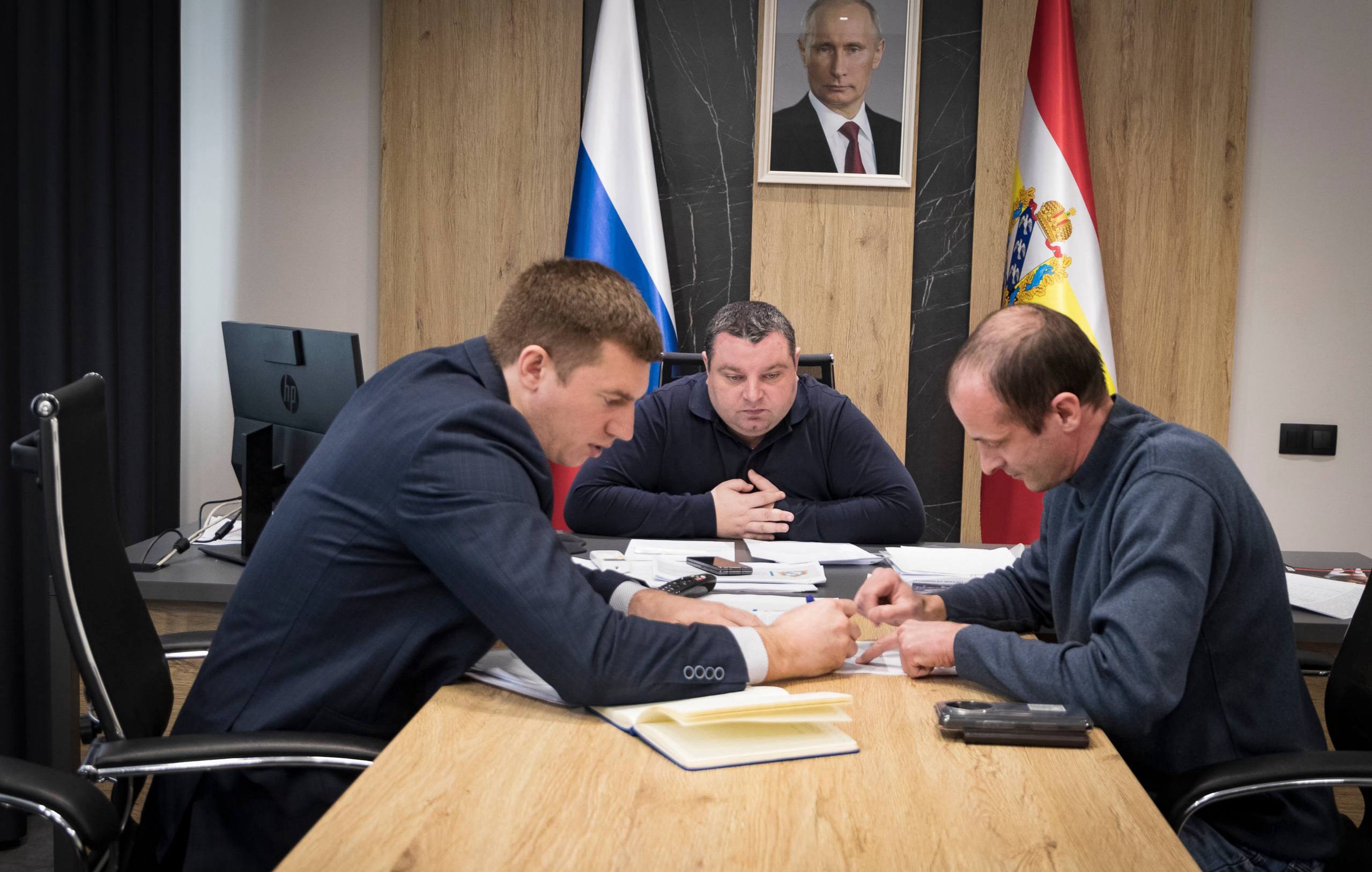 Провёл приём граждан. Теперь встречи с жителями будут проходить дважды в месяц — это позволит большему числу курян прийти и лично обсудить важные вопросы