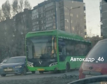 В Курске попал в аварию автобус