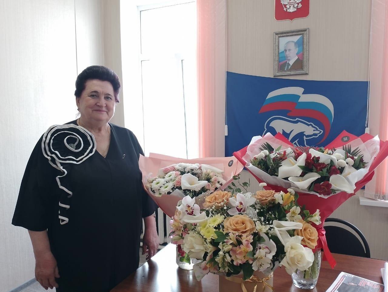 Сегодня свой день рождения отмечает глава Банинского сельсовета Быстрякова Валентина Ивановна