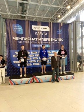 МЕДАЛИ В ПЛАВАНИИ. В Калуге в бассейне Дворца спорта «Центральный» прошли чемпионат и первенство Центрального федерального округа по плаванию