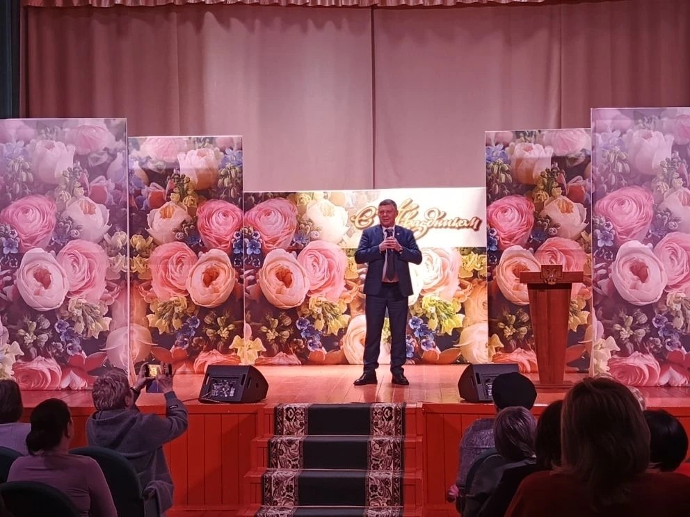 В Мантуровском районном Центре Досуга прошло торжественное мероприятие, приуроченное ко Дню работников культуры