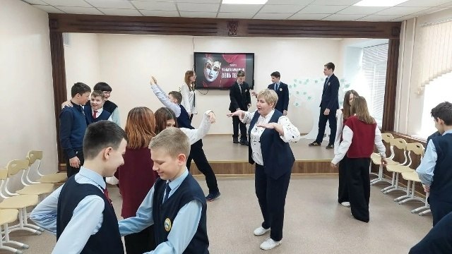 Школьный театр – это не просто место для выступлений, это целый мир с собственными традициями, правилами и магией