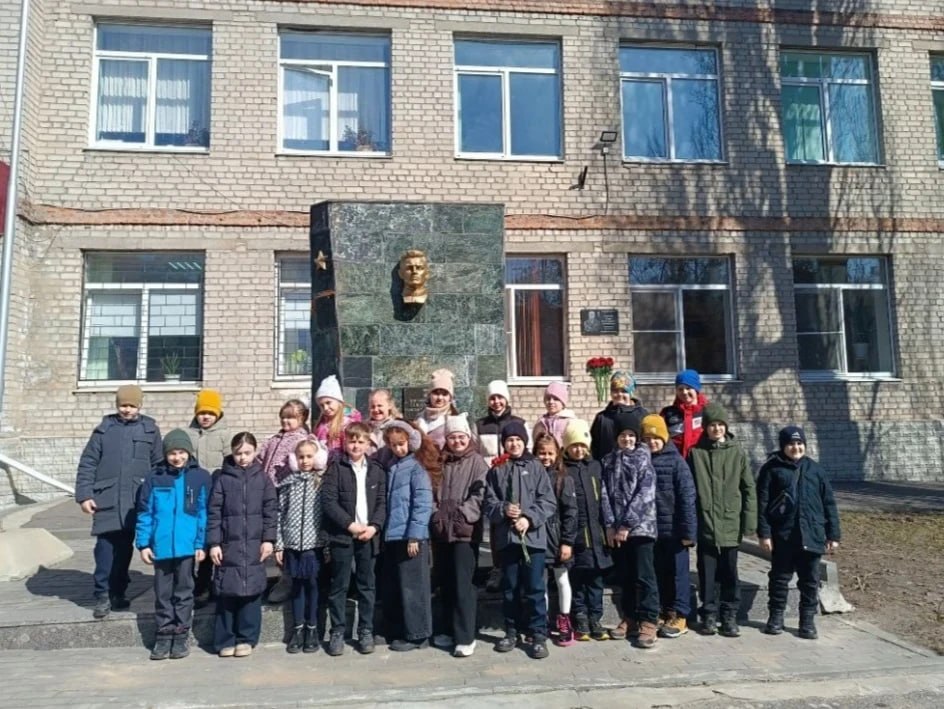 В школе № 39 почтили память Константина Ольшанского, имя которого присвоено учебному заведению