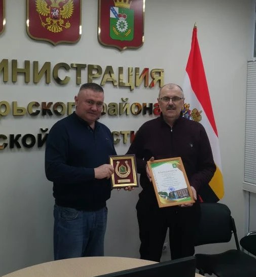 Глава Октябрьского района, Олег Анатольевич Быковский, выразил искреннюю благодарность руководителю участка "Ростелеком" по Октябрьскому району, Владимиру Ивановичу Шевелеву