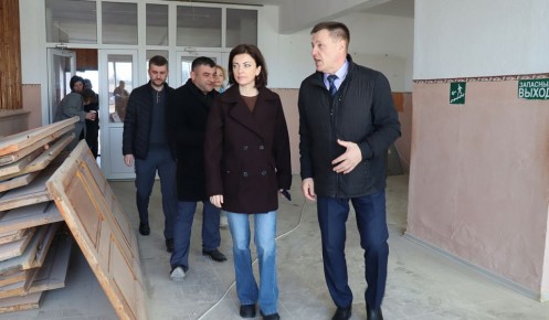 Олеся Дворцова проверила ход ремонта в Бобрышевской школе